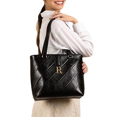 bolsa feminina grande riachuelo|Bolsa Feminina Rafitthy Tiracolo Grande Matelassê Preto.